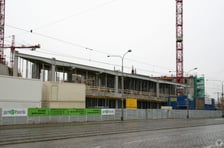 <p>Początek Arkad Wrocławskich - budowa na przestrzeni lat 2005-2007</p>